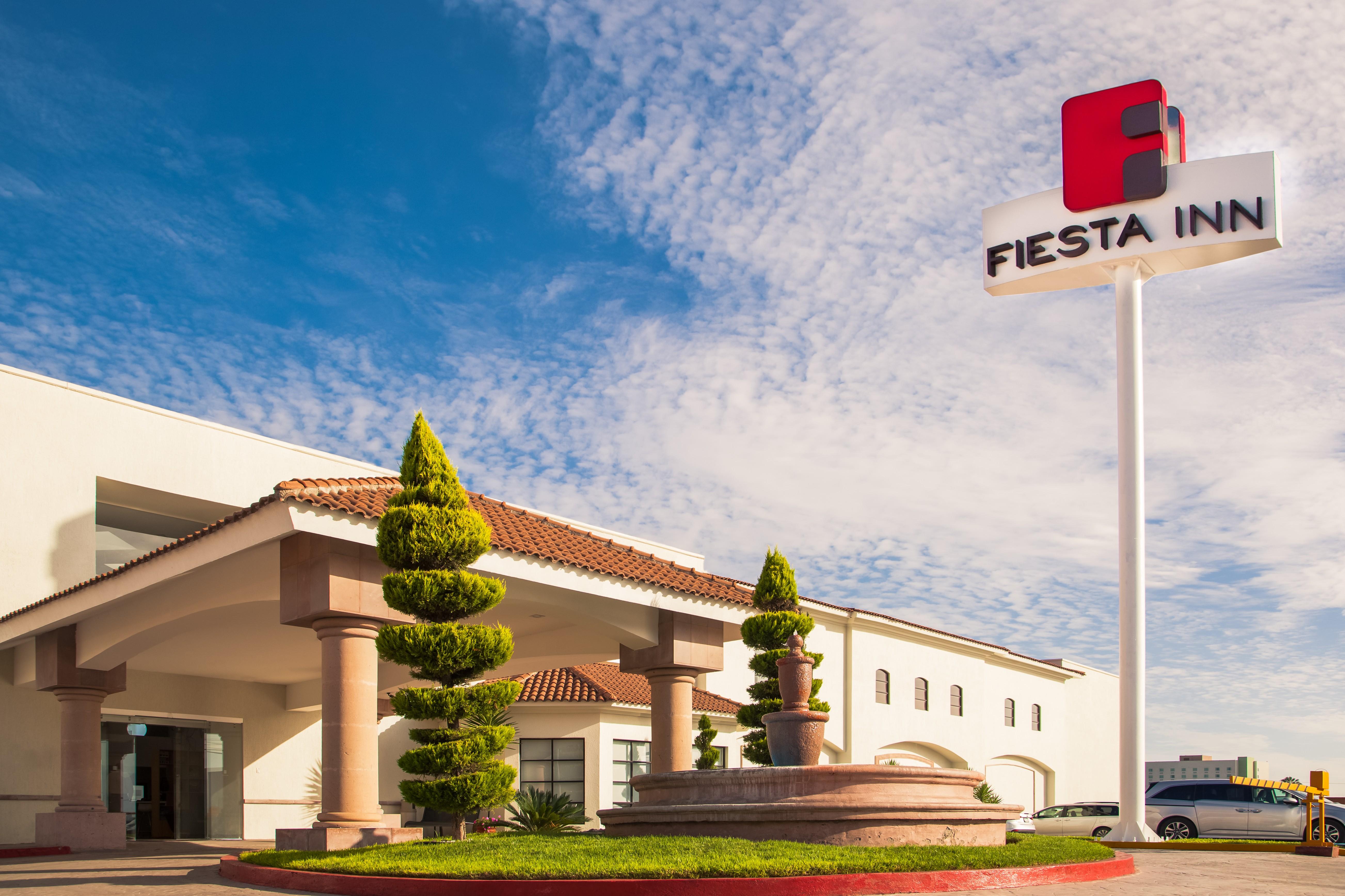 Fiesta Inn Сальтильо Экстерьер фото