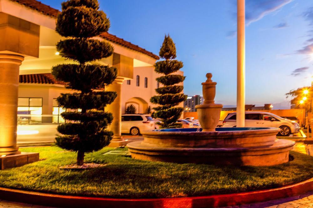 Fiesta Inn Сальтильо Экстерьер фото