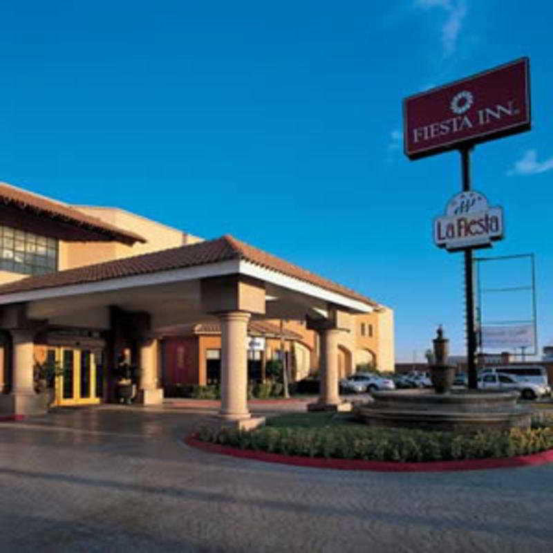 Fiesta Inn Сальтильо Экстерьер фото