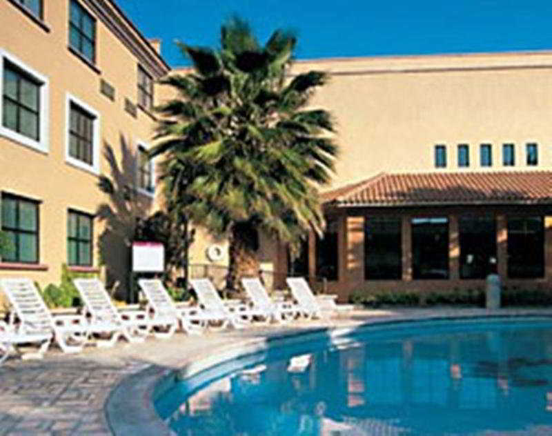 Fiesta Inn Сальтильо Экстерьер фото