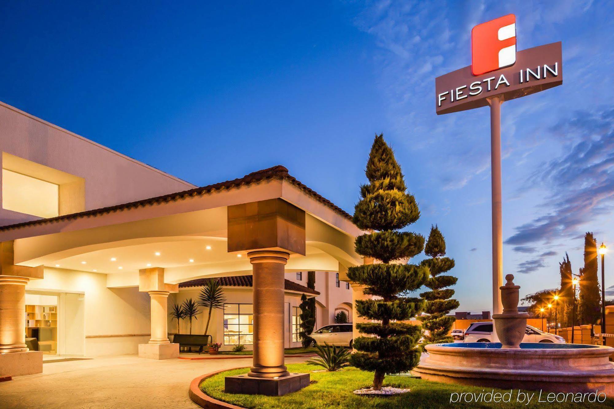 Fiesta Inn Сальтильо Экстерьер фото