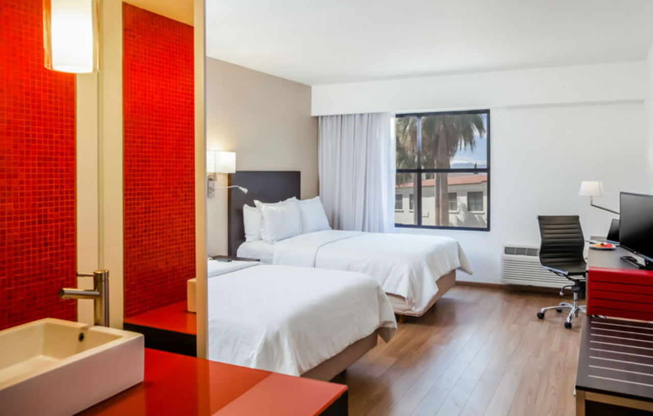Fiesta Inn Сальтильо Экстерьер фото
